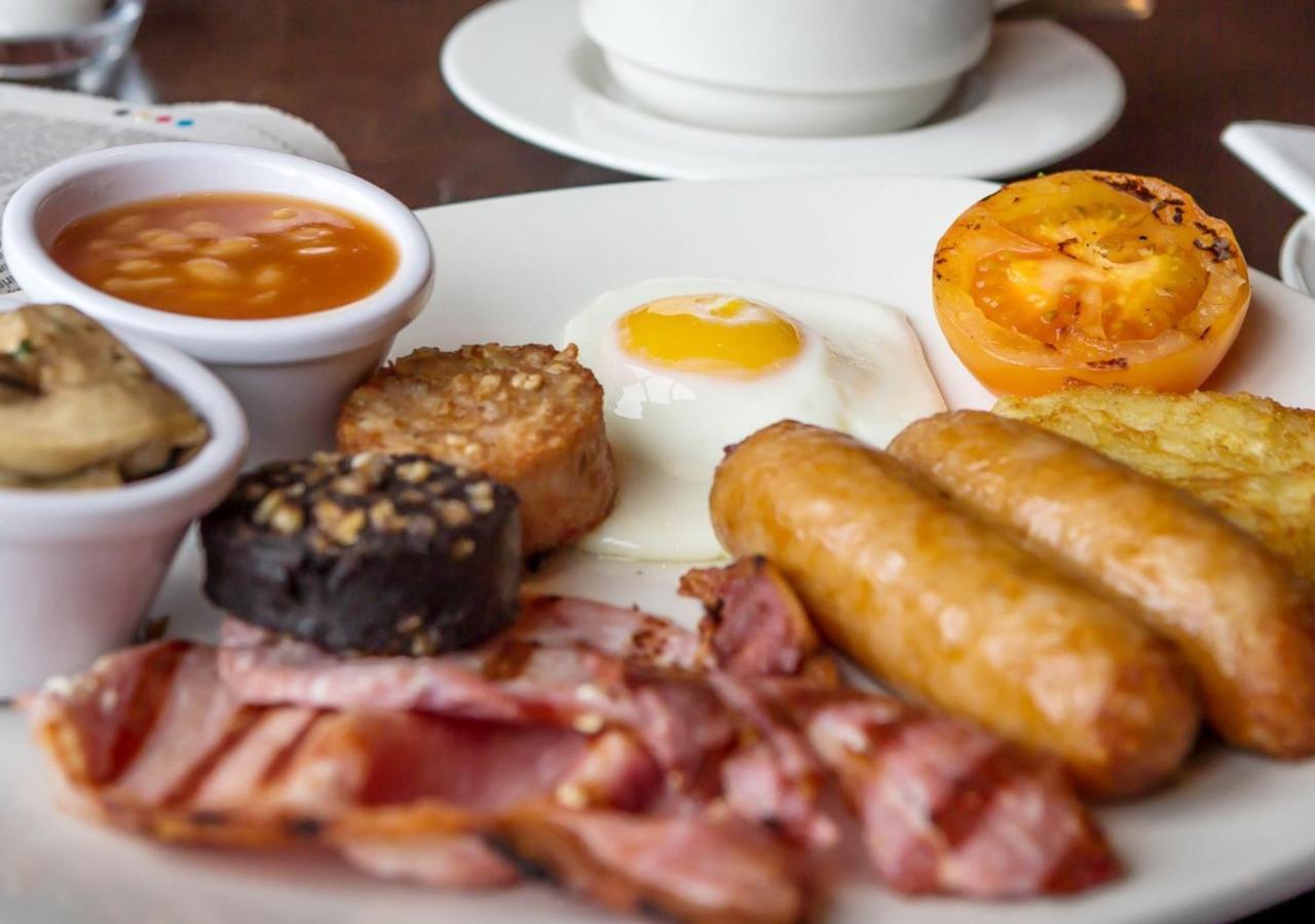 Clayton Hotel Dublin Airport Coolock Bagian luar foto English breakfast