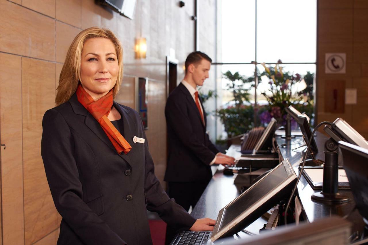 Clayton Hotel Dublin Airport Coolock Bagian luar foto Receptionist at a hotel